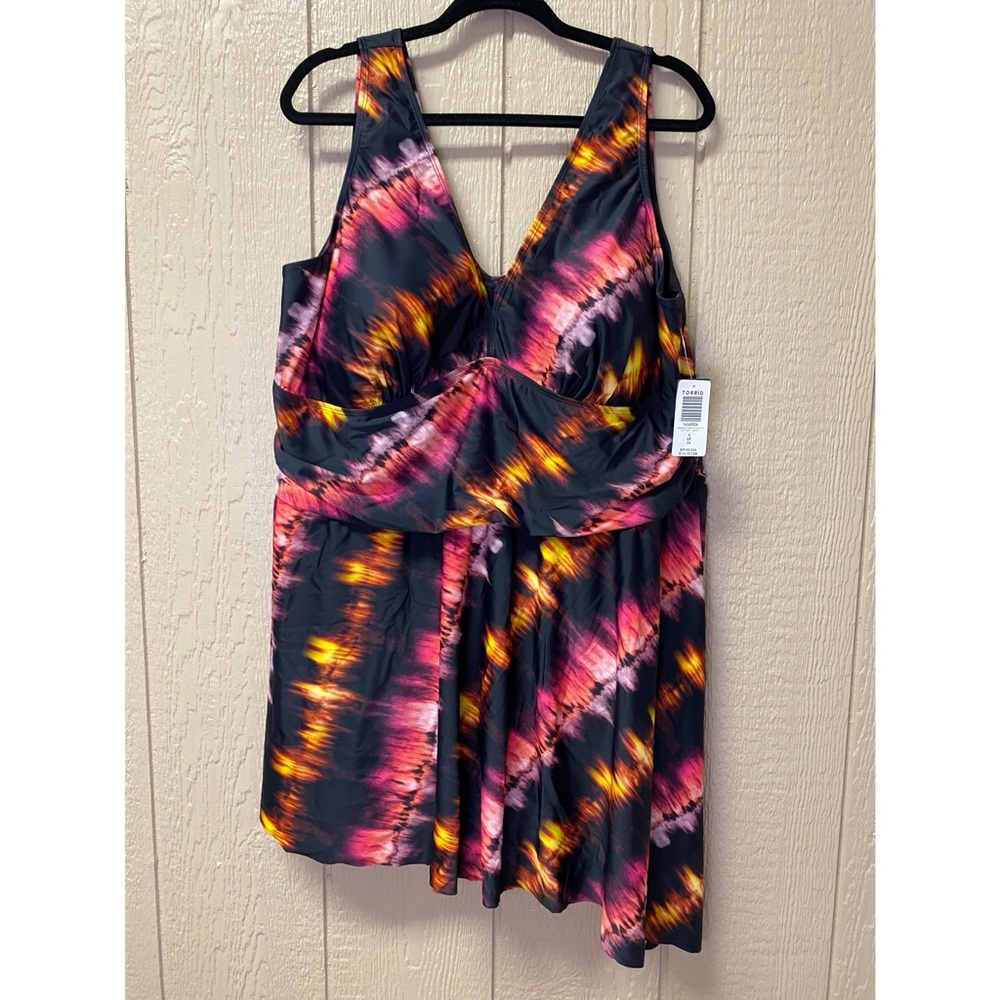 Torrid ASYMMETRICAL HEM SWIM DRESS SHORT LENGTH STRIPE TIE DYE | multiple sizes - Picture 10 of 12